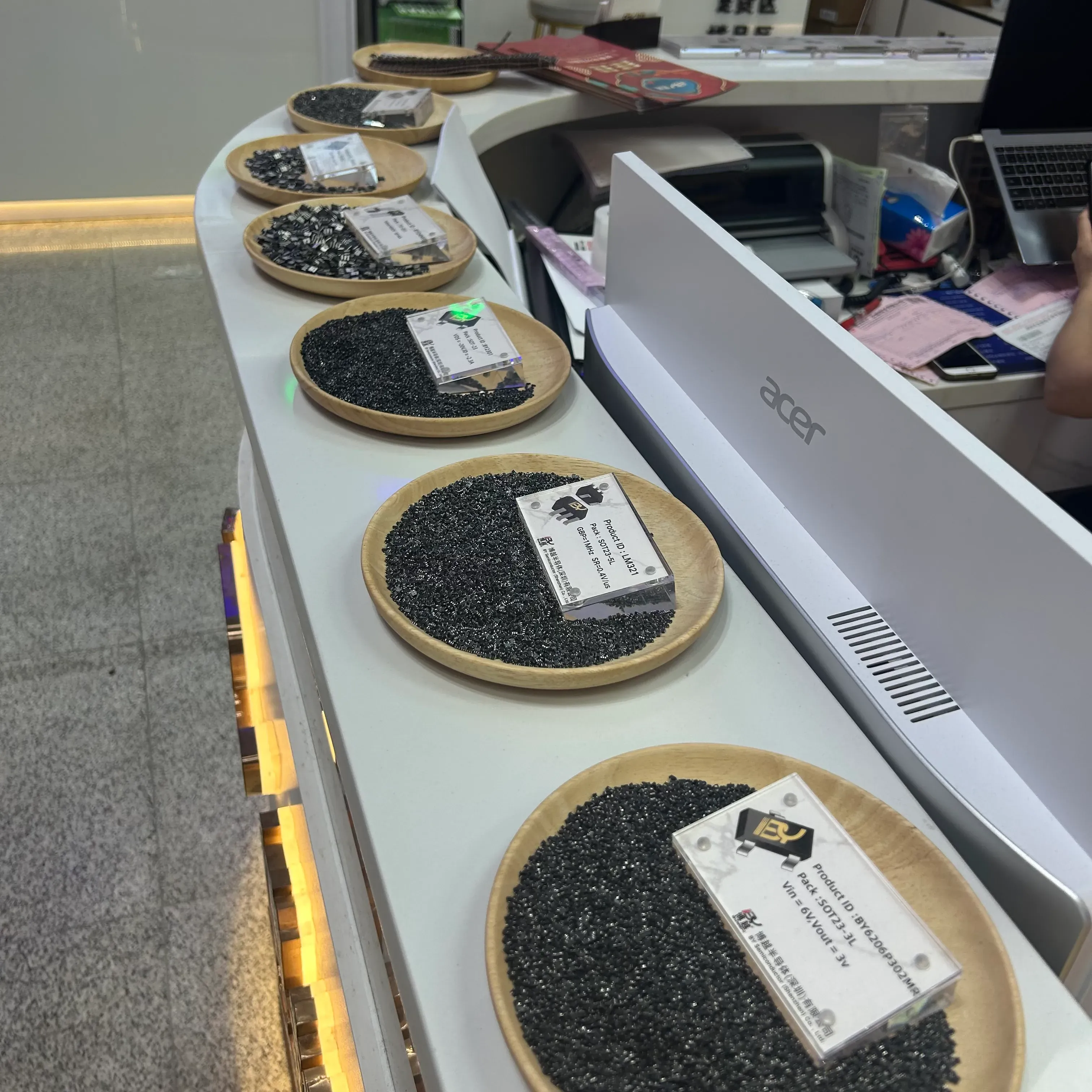 So many Transistors and Regulators